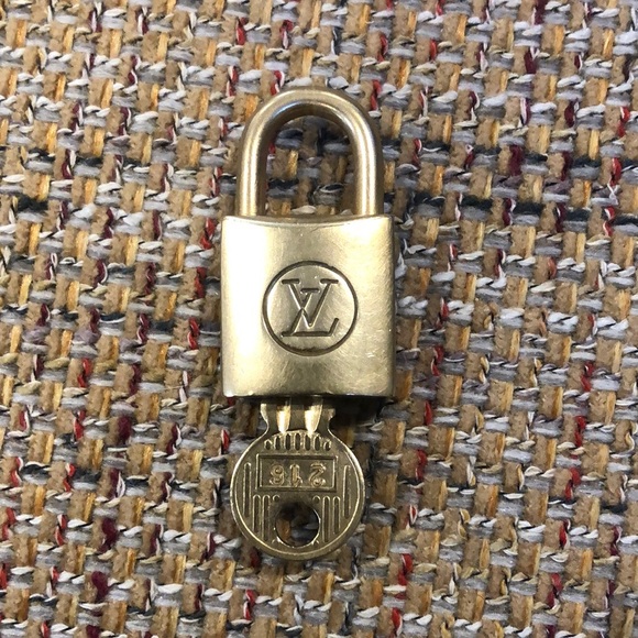 Vintage LV Louis Vuitton Padlock Lock & Key 216 - Picture 6 of 13